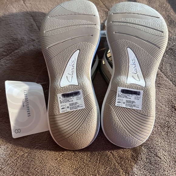 NWT CLARK SANDALS (SIZE 8) - Picture 7 of 7